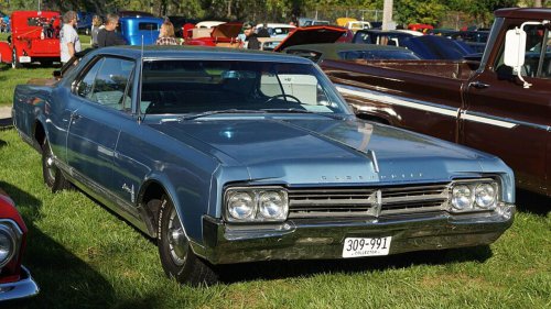 Oldsmobile’s 1965 Starfire blended comfort with just enough edge