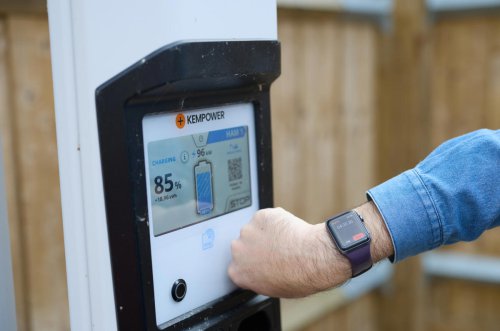 Cómo este deportivo eléctrico está revolucionando la carga de vehículos eléctricos