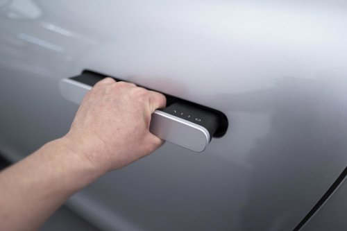 ¿Adiós a las pantallas? ¿Regresan los tiradores? La industria del motor está volviendo atrás con algunas de sus decisiones