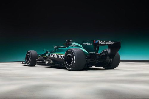 Aston Martin, Lo habíamos visto desnudo, pero aquí está el Aston Martin AMR26 de Alonso y Stroll en sus primeras fotos oficiales