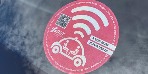 Probamos el Tesla venido del futuro en nuestro país con la nueva etiqueta de la DGT incluida