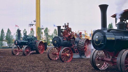 One entrepreneur experimented with eight-wheeled cars over 100 years ago