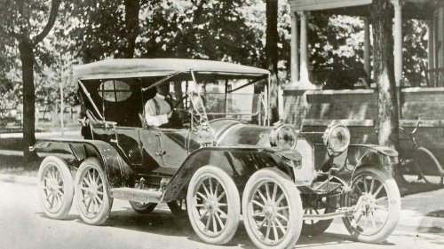 One entrepreneur experimented with eight-wheeled cars over 100 years ago