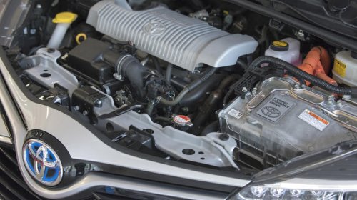 What is an Atkinson cycle engine and why do automakers use it?