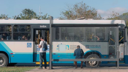 10 things driving gives you that public transit never will &amp; 10 transit does better