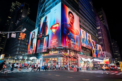 Why Automakers Are Ditching Apple CarPlay: A $625 Billion Opportunity in In-Car Advertising