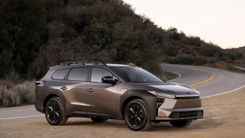 Este SUV eléctrico tiene potencia de GR Supra y maletero enorme, pero su mayor problema es el nombre: cuatro distintos
