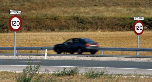 No es lo que indica el cuadro: este es el verdadero límite de velocidad que puede alcanzar tu coche