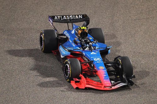 Aston Martin, Honda, Mercedes, Aston Martin F1 y Honda encienden las alarmas en Bahréin: Mercedes se impone y Carlos Sainz lo aprovecha