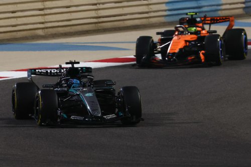 Aston Martin, Honda, Mercedes, Aston Martin F1 y Honda encienden las alarmas en Bahréin: Mercedes se impone y Carlos Sainz lo aprovecha