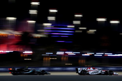 Aston Martin, A Aston Martin se le hace de noche: Fernando Alonso se despide de los test de Bahréin