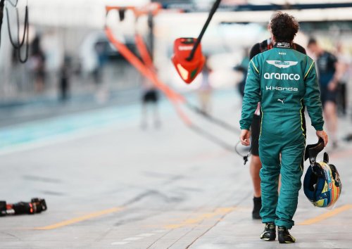 Aston Martin, A Aston Martin se le hace de noche: Fernando Alonso se despide de los test de Bahréin