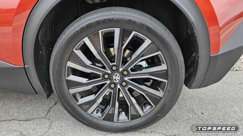 2026 Toyota C-HR puts the previous C-HR compact to shame