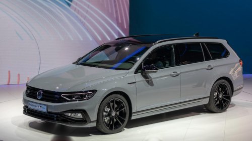 10 upscale cars whose depreciation is reshaping the market