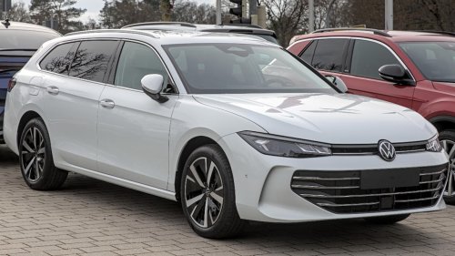 10 upscale cars whose depreciation is reshaping the market
