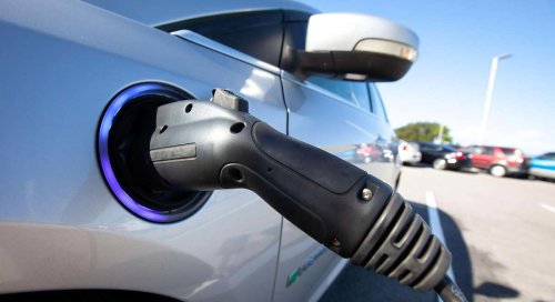 Un estudio alemán pone en duda a los híbridos enchufables: consumen tres veces más combustible de lo que afirman los fabricantes