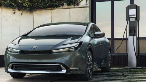 Piden más ayudas para los coches eléctricos usados que para los coches híbridos enchufables: "Son una farsa"