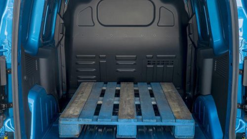 Ford, Ford amplía su ventaja en la venta de furgonetas en Europa con una E-Transit Courier más capaz y conectada