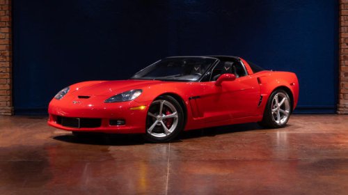 Which Corvette had the LS2 V8?