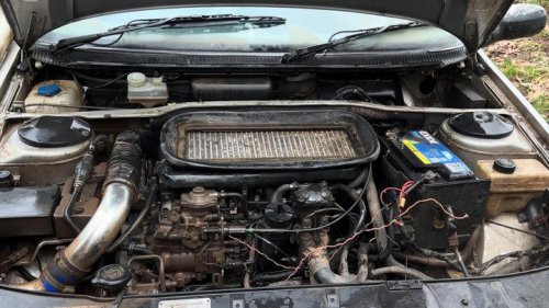 En Gran Bretaña han descubierto su Citroën C15 particular: se ríe de las inundaciones como si fuera su hábitat