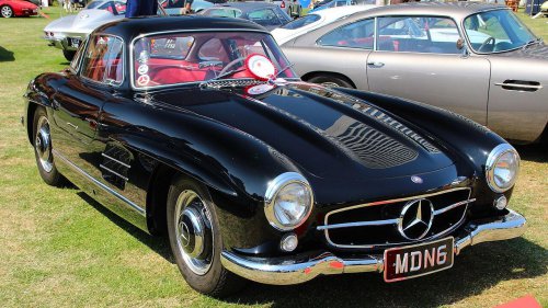10 vintage cars that were designed to stand out