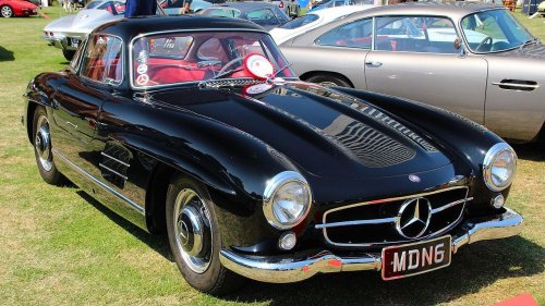 10 vintage cars that were designed to stand out