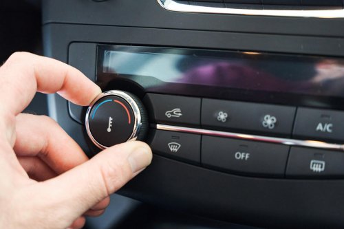 Esta es la marca que dice adiós a las pantallas digitales y a los botones físicos: así tendrás que comunicarte con sus coches
