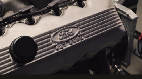 What're the differences between the Ford 427 and Chrysler 426 HEMI engine?