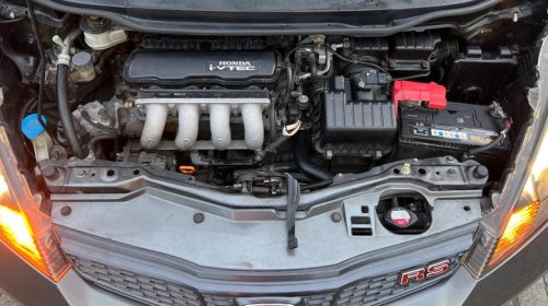 The difference between variable valve timing (VVT) and variable valve lift (VVL), plus how they work