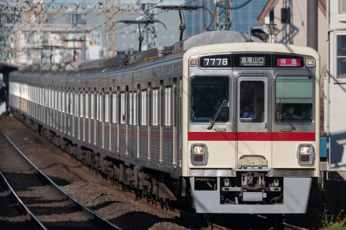 リバイバルがアツい いぶし銀! 関東に残る「コルゲート車体」の車両まとめ