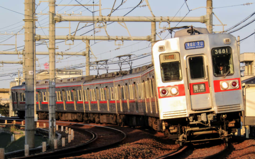 リバイバルがアツい いぶし銀! 関東に残る「コルゲート車体」の車両まとめ