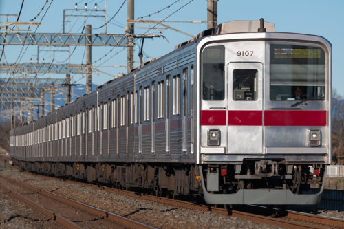 リバイバルがアツい いぶし銀! 関東に残る「コルゲート車体」の車両まとめ