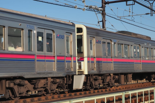 リバイバルがアツい いぶし銀! 関東に残る「コルゲート車体」の車両まとめ