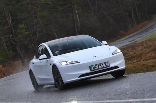 Conducimos el coche más barato de Tesla (y podría ser el mejor)