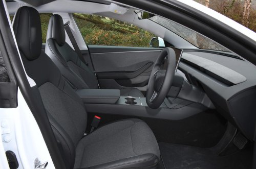 Conducimos el coche más barato de Tesla (y podría ser el mejor)