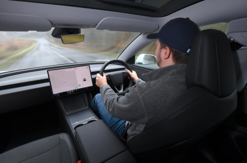 Conducimos el coche más barato de Tesla (y podría ser el mejor)