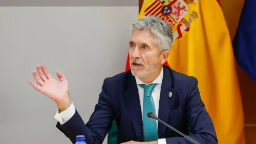 Marlaska dará explicaciones en el Congreso sobre la baliza V16 de la DGT: “Acrediten la eficacia, viabilidad e implementación”