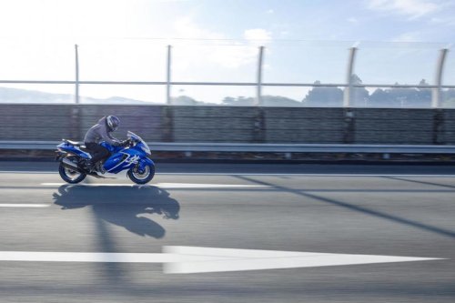 【実験】最高速300km／hバイクの「隼」でローギア／1速を使って高速道路を走ってみたところ……【SUZUKI 隼スペシャルエディション（2026）／試乗インプレ・レビュー おまけ編】