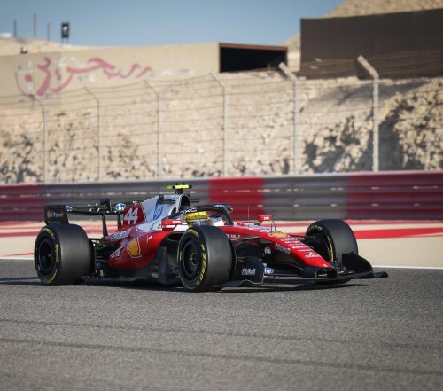 Lewis Hamilton manda un mensaje a Ferrari, Vasseur y Charles Leclerc: “Va a ser un año increíble”