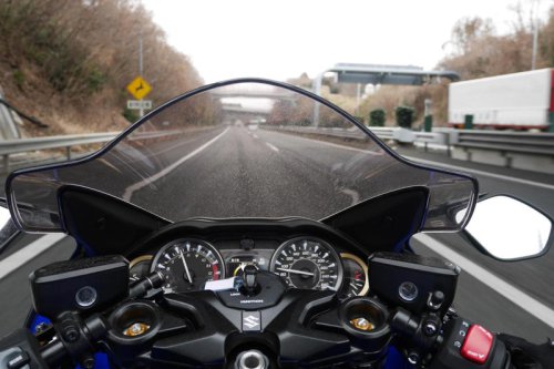 【実験】最高速300km／hバイクの「隼」でローギア／1速を使って高速道路を走ってみたところ……【SUZUKI 隼スペシャルエディション（2026）／試乗インプレ・レビュー おまけ編】