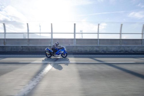 【実験】最高速300km／hバイクの「隼」でローギア／1速を使って高速道路を走ってみたところ……【SUZUKI 隼スペシャルエディション（2026）／試乗インプレ・レビュー おまけ編】