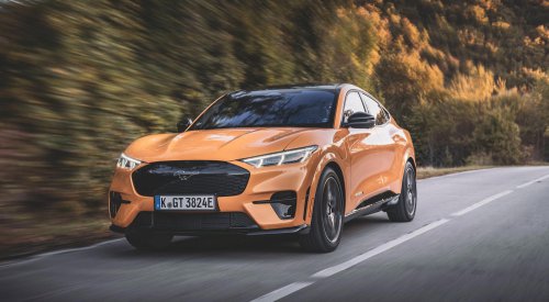 Coches 'normales' con más de 200 CV: ¿están las carreteras preparadas para las potencias actuales?