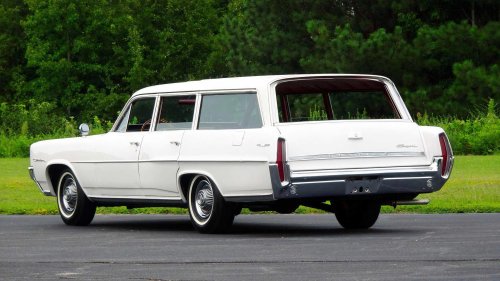 Pontiac, Pontiac made the coolest nine-seater wagons back in the '60s