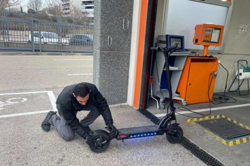 Las estaciones de ITV forman a los policías locales para que sepan detectar patinetes eléctricos manipulados o en mal estado