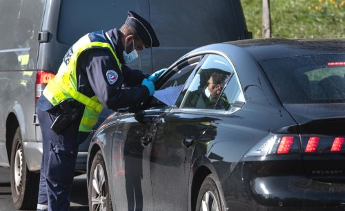 La policía realizaba un control y se llevó toda una sorpresa al descubrir a un profesor de autoescuela que no podía ni conducir