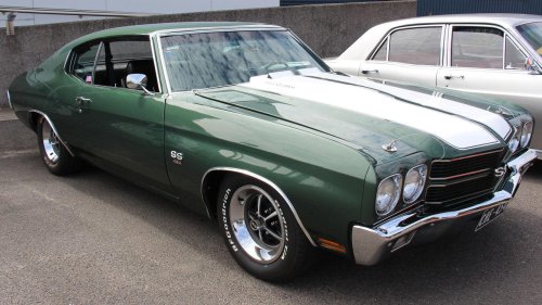 11 classic muscle cars that still deliver raw driving feel