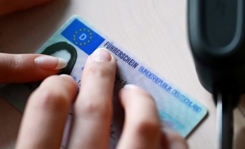 Una autoescuela sólo para mujeres creada por un hombre: éxito fulminante y polémica garantizada