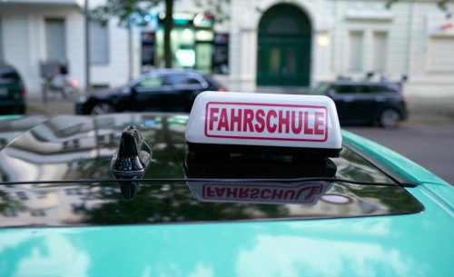 Una autoescuela sólo para mujeres creada por un hombre: éxito fulminante y polémica garantizada