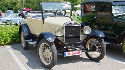 12 vintage cars that defined an entire generation