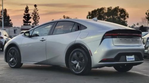 I just moved to LA from NYC, I need a car and I'm overwhelmed with options! What car should I buy?